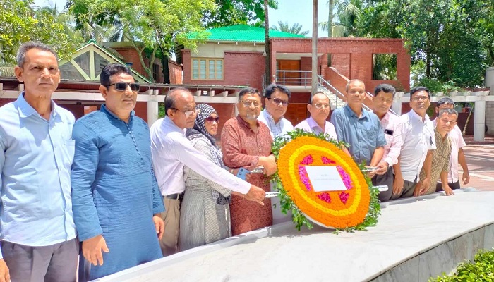 জাতির পিতার সমাধিতে ঢাকাস্থ নর্থ বেঙ্গল জার্নালিস্ট ফোরামের শ্রদ্ধা