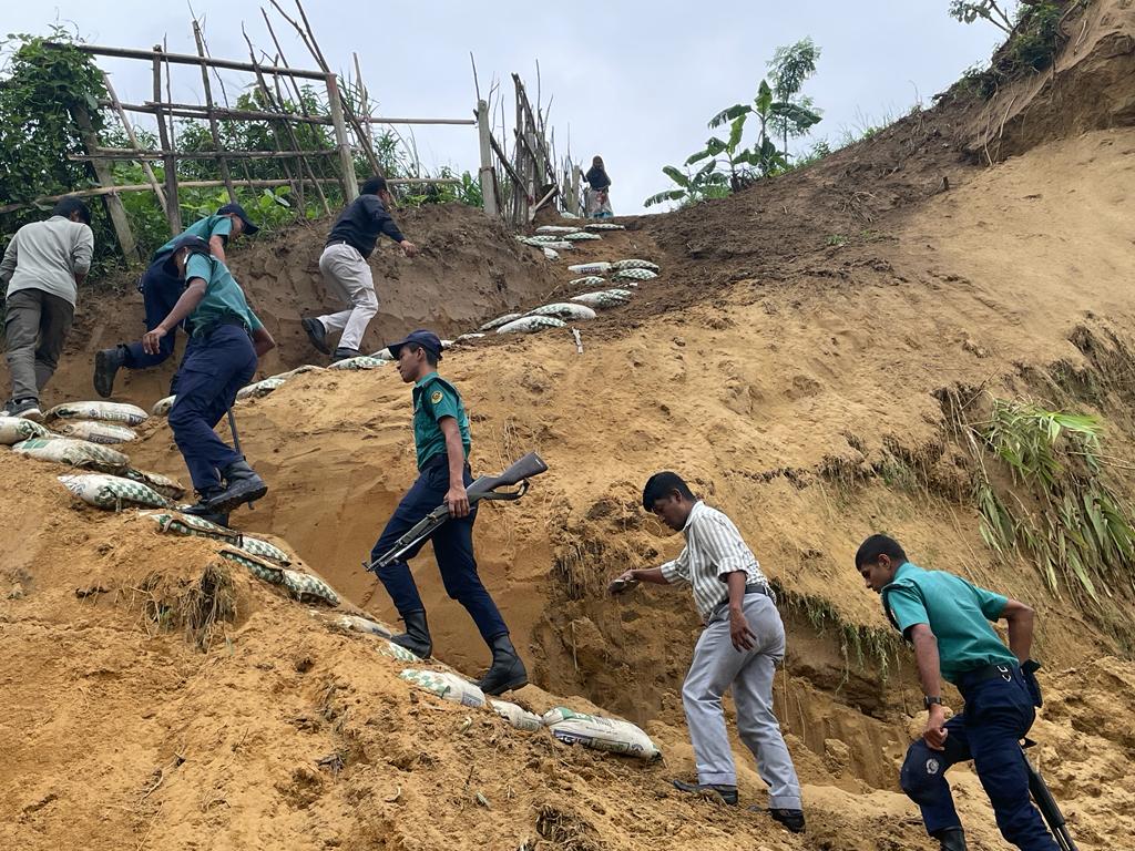 চট্টগ্রামে কৌশলে পাহাড় কাটছে পাহাড়খেকোর দল