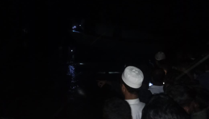 বাল্কহেডের ধাক্কায় পিকনিকের ট্রলারডুবি