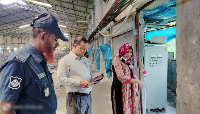 পলাশে ব্যাটারি কারখানাকে ৪ লাখ টাকা জরিমানা