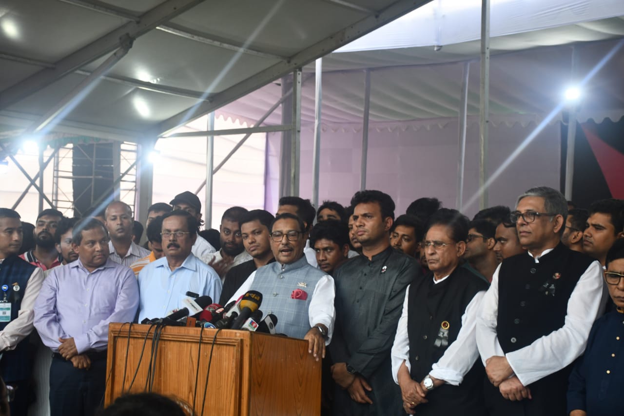 ড. ইউনূসের বিরুদ্ধে মামলা আওয়ামী লীগ করেনি