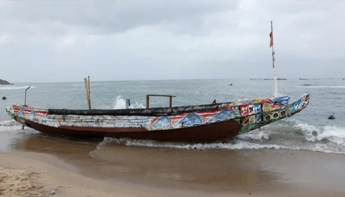 নৌকাডুবিতে ৬৩ অভিবাসীর মৃত্যুর শঙ্কা
