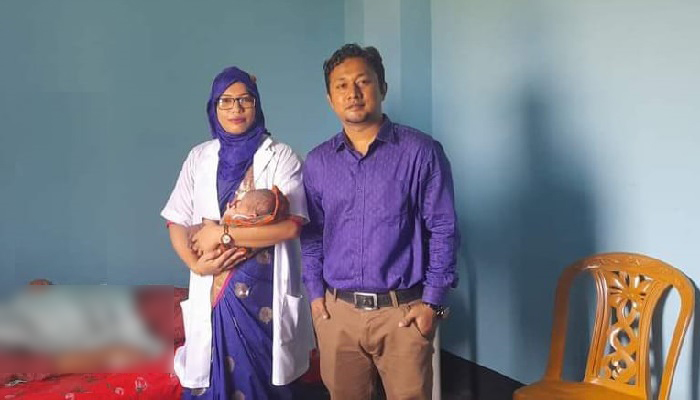 চিকিৎসকের ঝুলন্ত মরদেহ উদ্ধারের খবর শুনে মারা গেলেন বাড়িওয়ালা