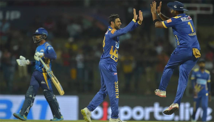 হৃদয়ের ব্যর্থতার দিনে আলো ছড়ালেন শোয়েব মালিক