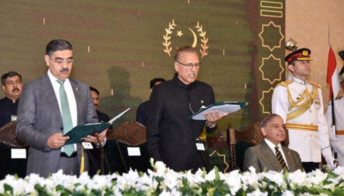 শপথ নিলেন পাকিস্তানের তত্ত্বাবধায়ক সরকারের মন্ত্রীরা