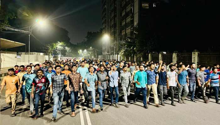 ঢাবি ক্যাম্পাসে ছাত্রলীগের স্বাগত মিছিল