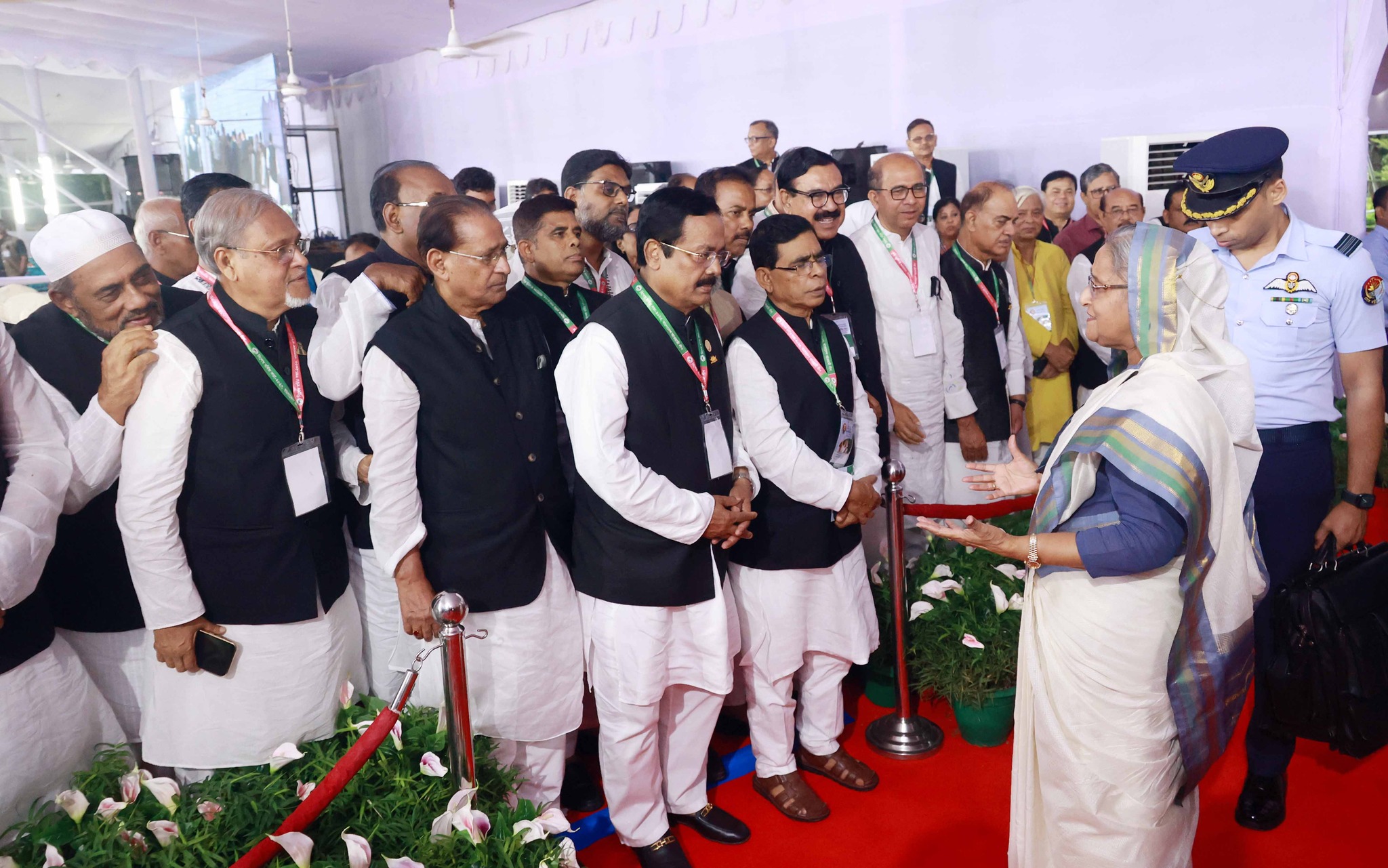 ঐক্যের প্রতিশ্রুতি তৃণমূলের
