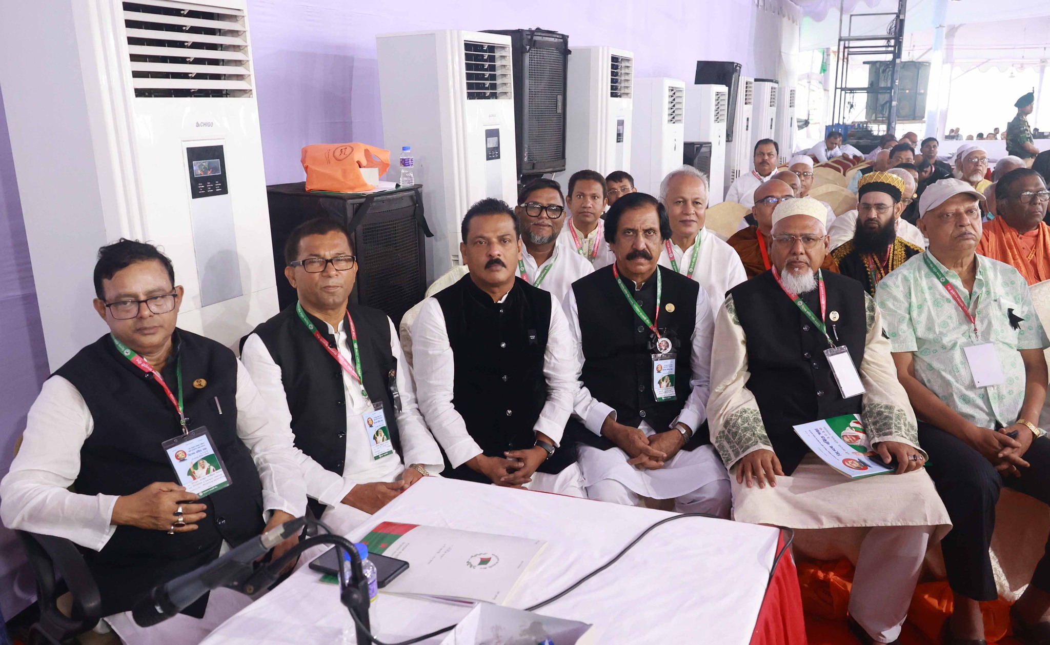 ঐক্যের প্রতিশ্রুতি তৃণমূলের