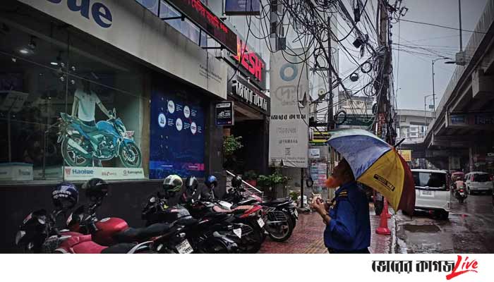 গরমে অতিষ্ঠ নগরে স্বস্তির বৃষ্টি