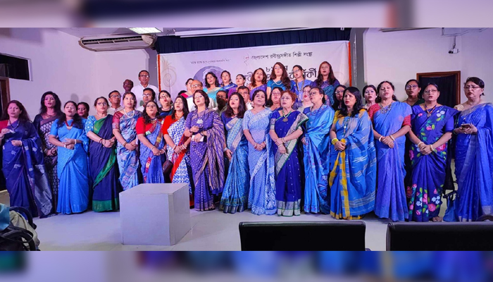 ‘মাঝে মাঝে প্রাণে তোমার পরশখানি দিয়ো’