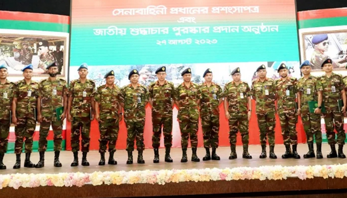 দুঃসাহসিক কাজের স্বীকৃতি পেলেন ৭ সেনা সদস্য