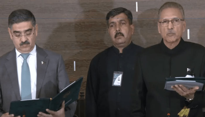 প্রধানমন্ত্রী হিসেবে শপথ নিলেন কাকার