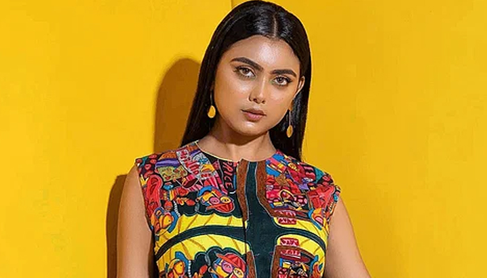 আকস্মিক ঢাকা সফর ইধিকার