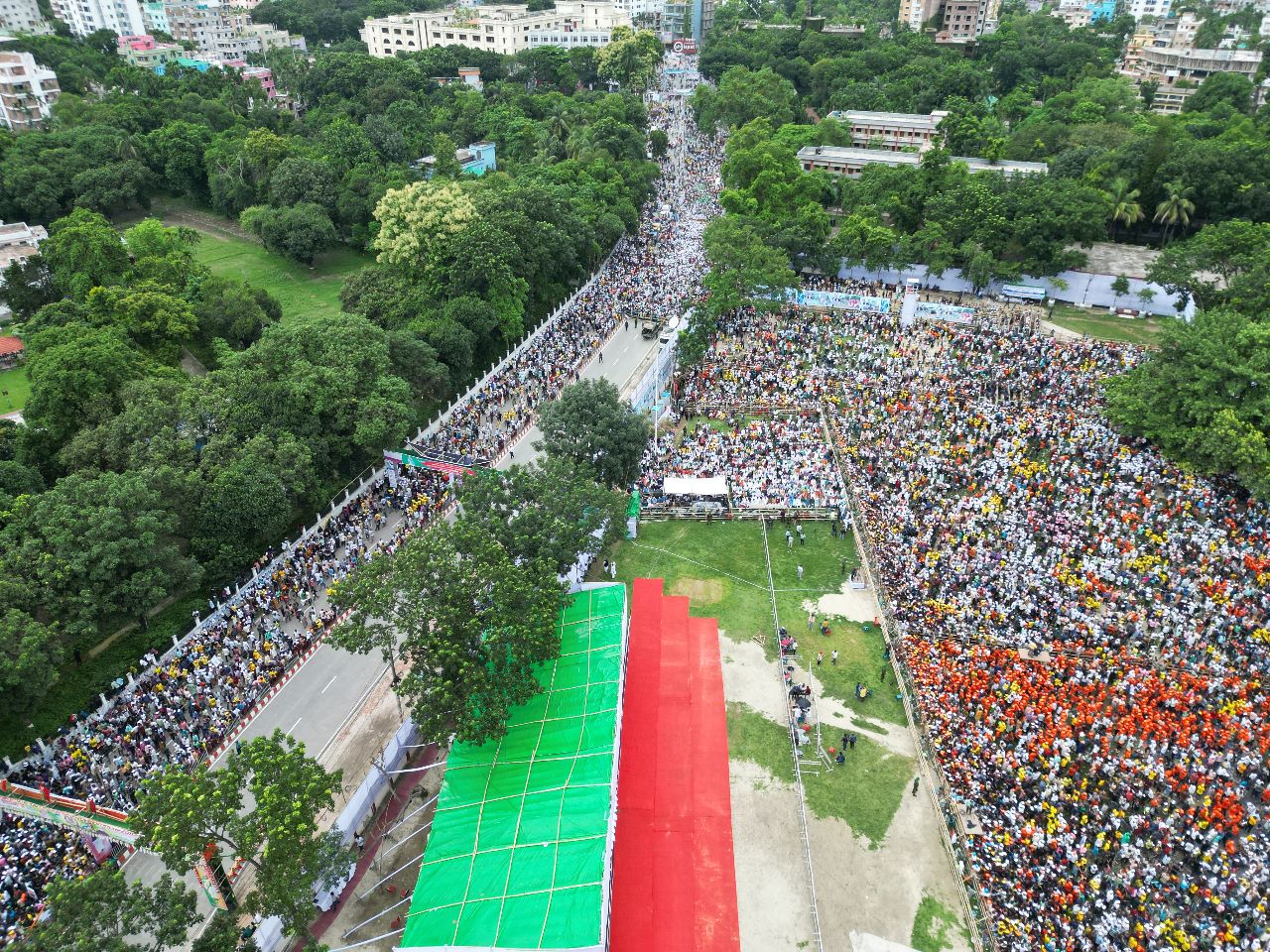 ‘মুই অমপুরের কোনো জনসভাত এতো মানুষ নাই দ্যাকো বাহে’