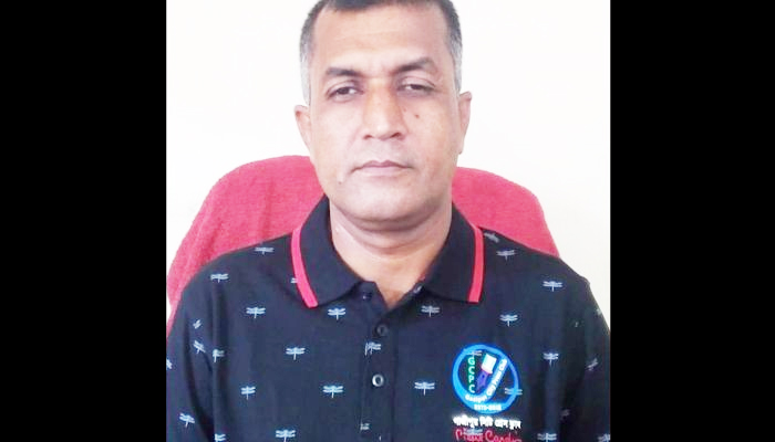 সাইড না দেয়ায় সাংবাদিককে ট্রাকচাপা