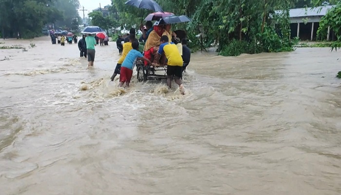 সাতকানিয়ায় বন্যায় লক্ষাধিক মানুষ পানিবন্দি