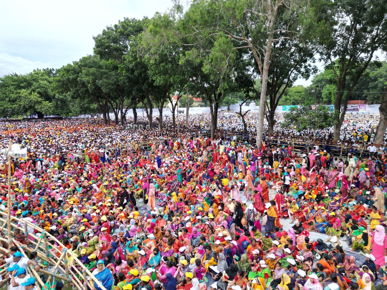 ‘মুই অমপুরের কোনো জনসভাত এতো মানুষ নাই দ্যাকো বাহে’