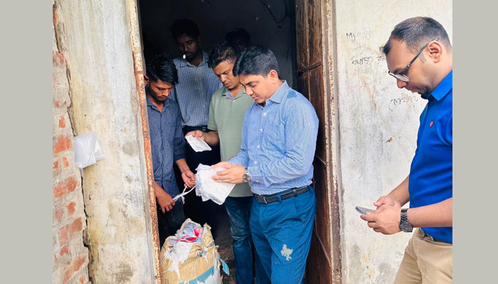 চট্টগ্রামের চাকতাইয়ে ২৫০০ কেজি পলিথিন জব্দ, ২ টি গোডাউন সিলগালা