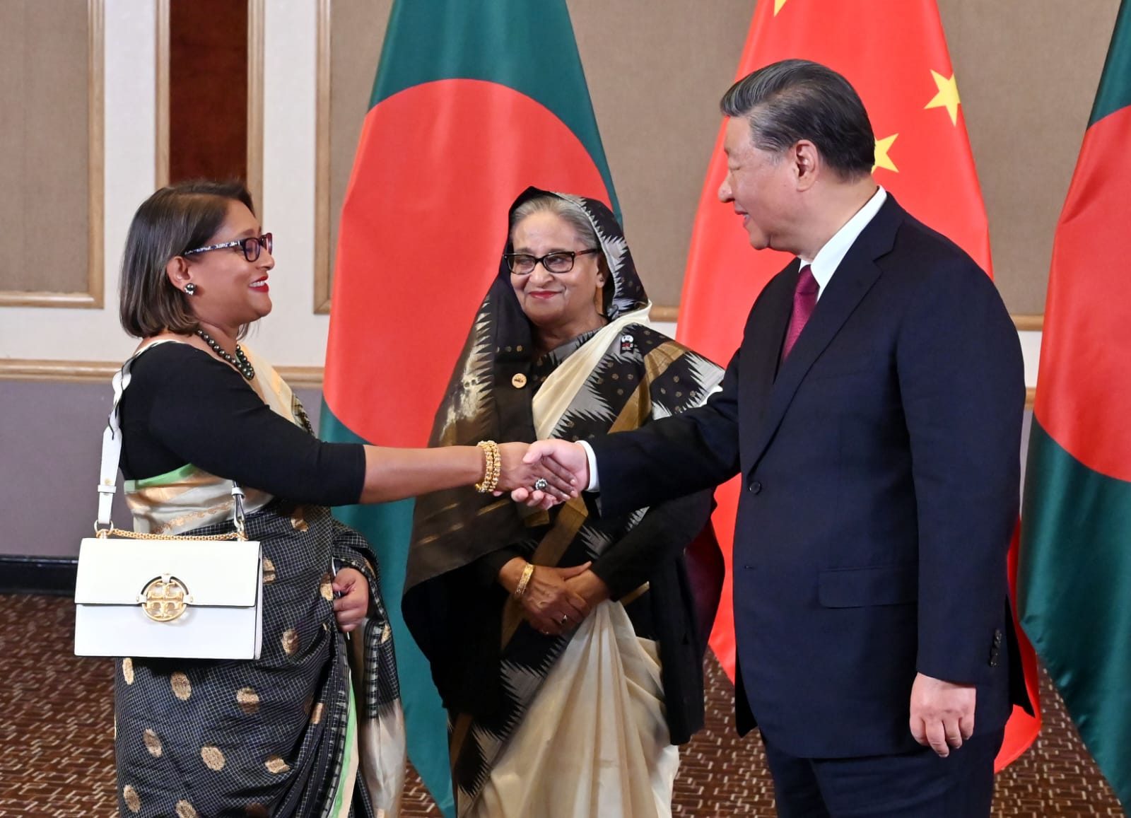 হাসিনা-জিনপিং বৈঠক অনুষ্ঠিত