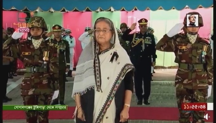 টুঙ্গিপাড়ায় বঙ্গবন্ধুর সমাধিতে প্রধানমন্ত্রীর শ্রদ্ধা