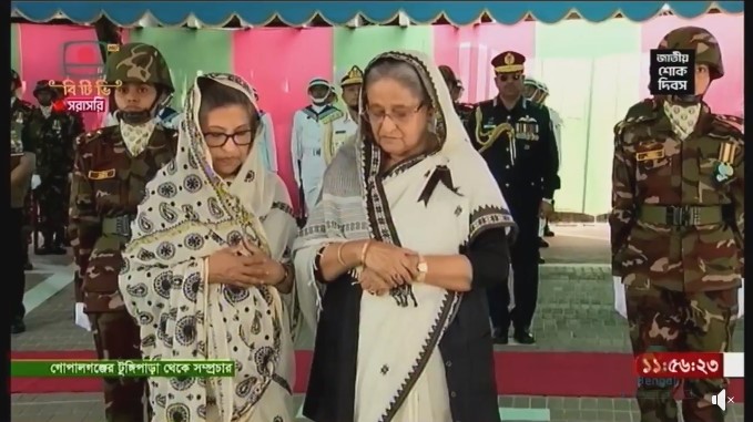 টুঙ্গিপাড়ায় বঙ্গবন্ধুর সমাধিতে প্রধানমন্ত্রীর শ্রদ্ধা