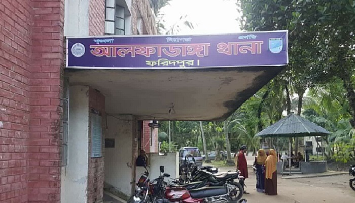 আলফাডাঙ্গায় পূর্ব শত্রুতার জেরে প্রতিপক্ষের হামলায় পল্লী চিকিৎসক আহত