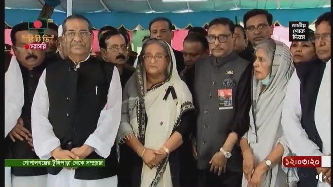 টুঙ্গিপাড়ায় বঙ্গবন্ধুর সমাধিতে প্রধানমন্ত্রীর শ্রদ্ধা