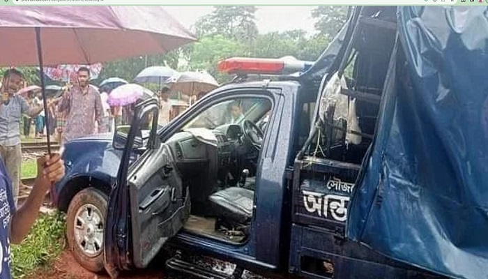 টহল ভ্যানে ট্রেনের ধাক্কা, ৩ পুলিশ সদস্য নিহত