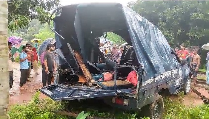 টহল ভ্যানে ট্রেনের ধাক্কা, ৩ পুলিশ সদস্য নিহত