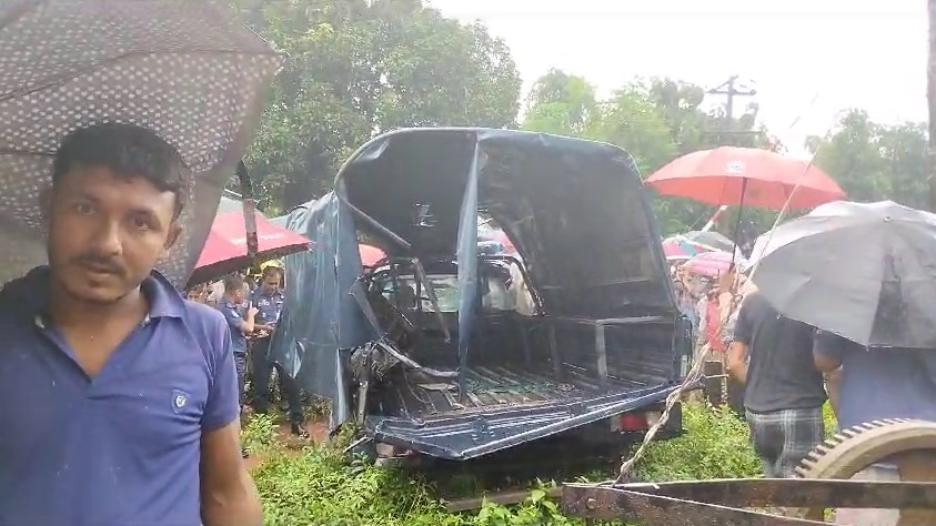 টহল ভ্যানে ট্রেনের ধাক্কা, ৩ পুলিশ সদস্য নিহত