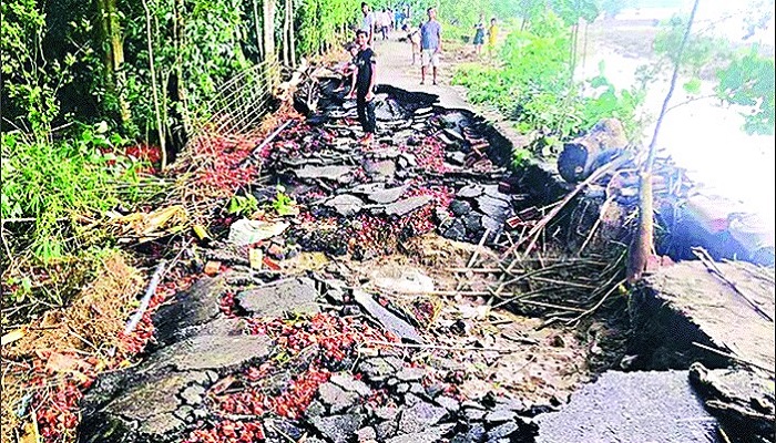 বিস্তীর্ণ এলাকায় খাবার ও বিশুদ্ধ পানির সংকট