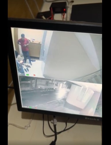 মধ্যরাতে ফেসবুক লাইভে নুর