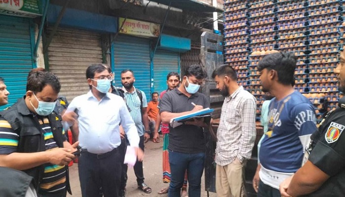 ডিমের দাম নিয়ন্ত্রণে ঢাকাতে র‍্যাবের অভিযান