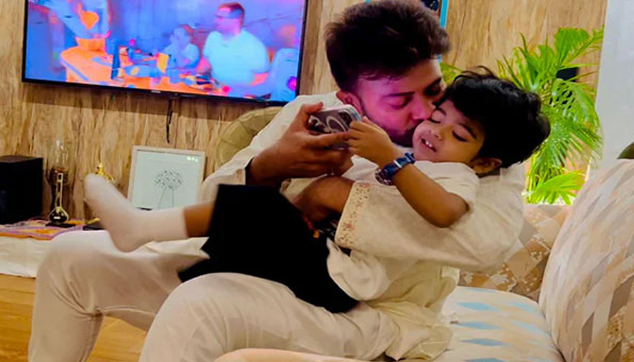 এবার পুত্র শেহজাদকে নিয়ে আমেরিকা ঘুরবেন শাকিব