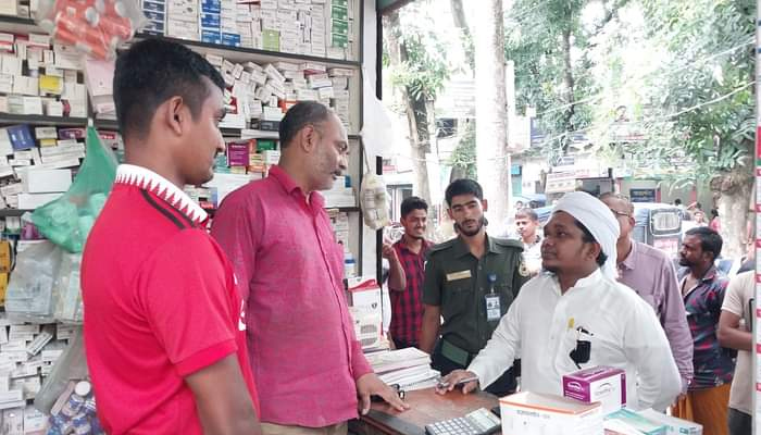 আলফাডাঙ্গায় ডায়াগনস্টিক সেন্টার ও ফার্মেসিকে জরিমানা
