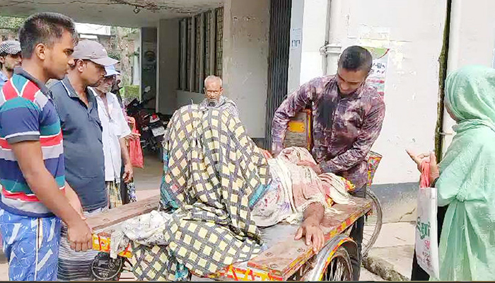 ছেলের বিয়ে নিয়ে মতবিরোধে স্বামীকে কোপালেন স্ত্রী