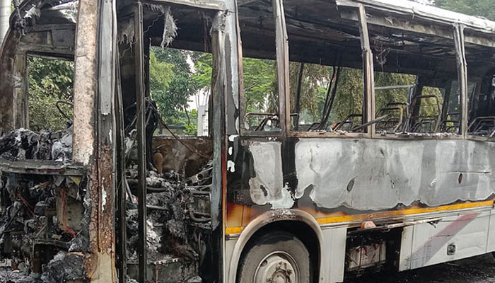 আগারগাঁওয়ে এসি বাসে আগুন