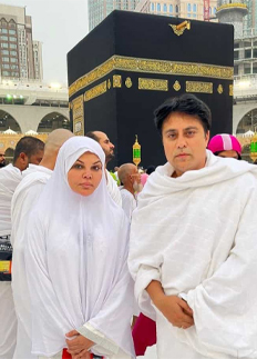 ওমরা পালন করতে মক্কায় রাখি