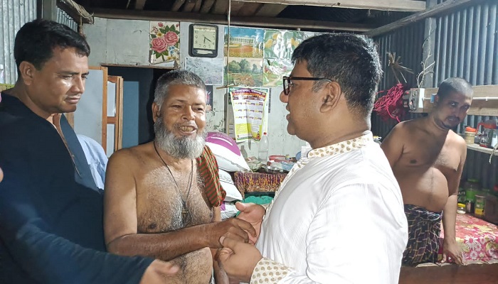 কর্মী মূল্যায়নে আলফাডাঙ্গায় কৃষকলীগ নেতার বাড়িতে দোলন