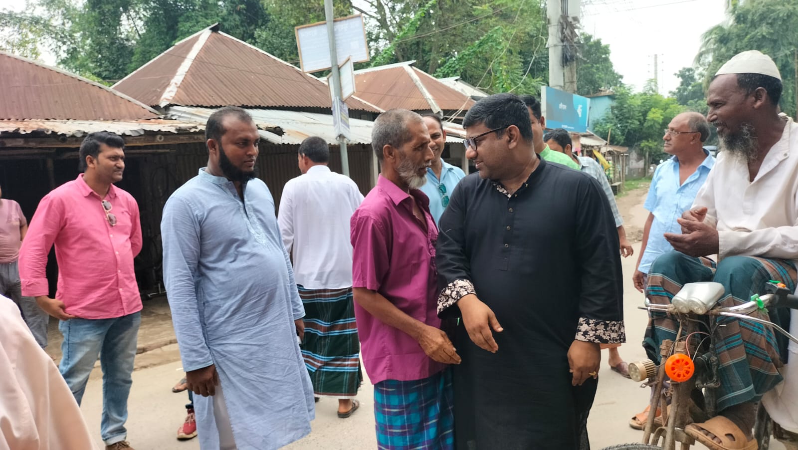 বঙ্গকন্যার সাড়ে ১৪ বছরে অভূতপূর্ব উন্নয়নের প্রচার করছেন দোলন