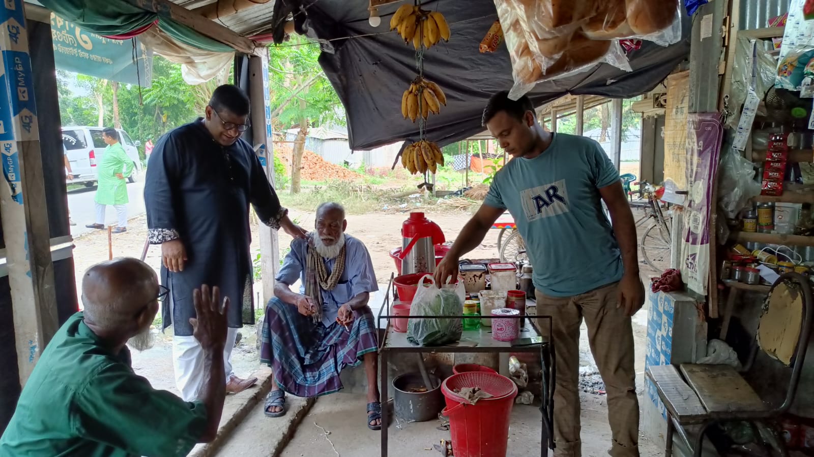 বঙ্গকন্যার সাড়ে ১৪ বছরে অভূতপূর্ব উন্নয়নের প্রচার করছেন দোলন