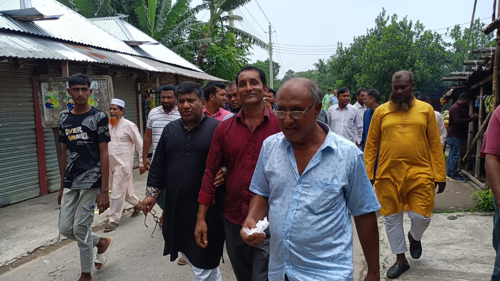 বঙ্গকন্যার সাড়ে ১৪ বছরে অভূতপূর্ব উন্নয়নের প্রচার করছেন দোলন