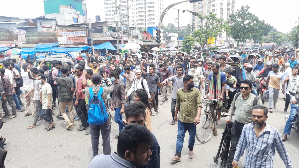 ফের নীলক্ষেতে সাত কলেজ শিক্ষার্থীদের অবরোধ