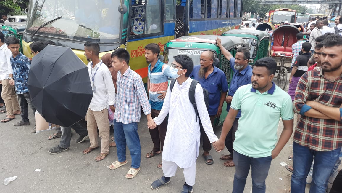 ফের নীলক্ষেতে সাত কলেজ শিক্ষার্থীদের অবরোধ