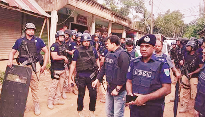 কুলাউড়ায় জঙ্গি আস্তানায় অভিযান, আটক ৮