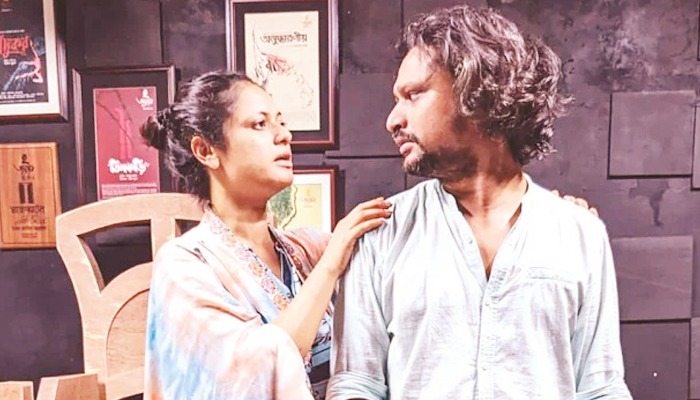 মহিলা সমিতির মঞ্চে ‘হার্মাসিস ক্লিওপেট্রা’