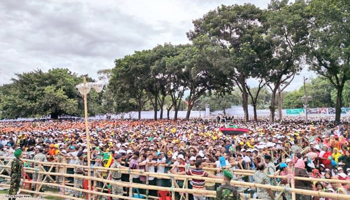 ‘মুই অমপুরের কোনো জনসভাত এতো মানুষ নাই দ্যাকো বাহে’