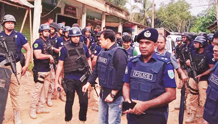 কুলাউড়ায় জঙ্গি আস্তানায় অভিযান, আটক ১৩