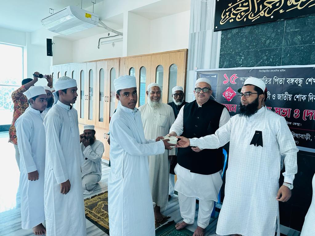 শোক দিবসে ৫০ হাজার মানুষকে খাদ্য সামগ্রী দিলেন মুরাদ হাসান