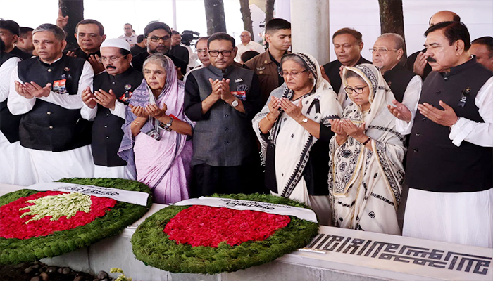 বনানীতে ১৫ আগস্টের শহীদদের প্রতি প্রধানমন্ত্রীর শ্রদ্ধা